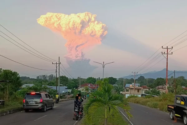 Gunung Lewotobi Laki-laki di Indonesia meletus, tingkat siaga dinaikkan ke level tertinggi