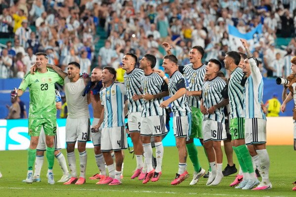 Messi dan Argentina mengalahkan Cape Verde 3-2 dalam pertandingan menegangkan yang berlanjut hingga perpanjangan waktu, dan lolos ke babak 16 besar Piala Dunia