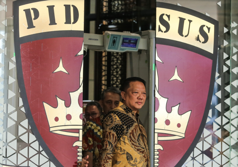 Misteri seputar keberadaan mantan jaksa Indonesia, Febrie, semakin memperkuat sorotan terhadap penyelidikan Kejaksaan Agung
