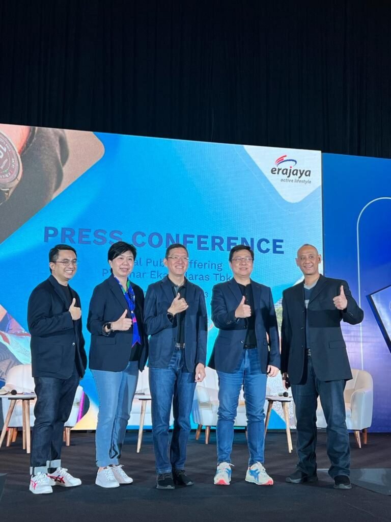Dengan mengeluarkan dana sebesar Rp 94,19 miliar, ERAL mengakuisisi JD Sports Fashion di Indonesia