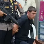 Dia berhenti sebentar untuk membeli rokok sesaat sebelum terjadi penyergapan mematikan. Itulah petunjuk yang dibutuhkan polisi