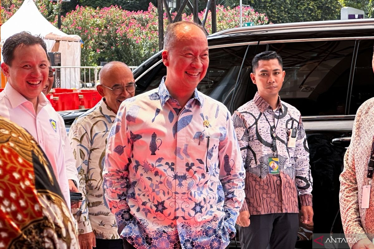 Ekspor mobil Indonesia meningkat sementara penjualan mobil di dalam negeri merosot pada tahun 2025