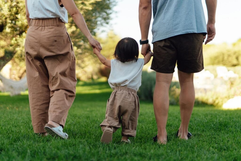 Pasangan orang tua asal Singapura ini mengadopsi seorang bayi dari Indonesia — kini mereka mungkin akan kehilangan sang bayi