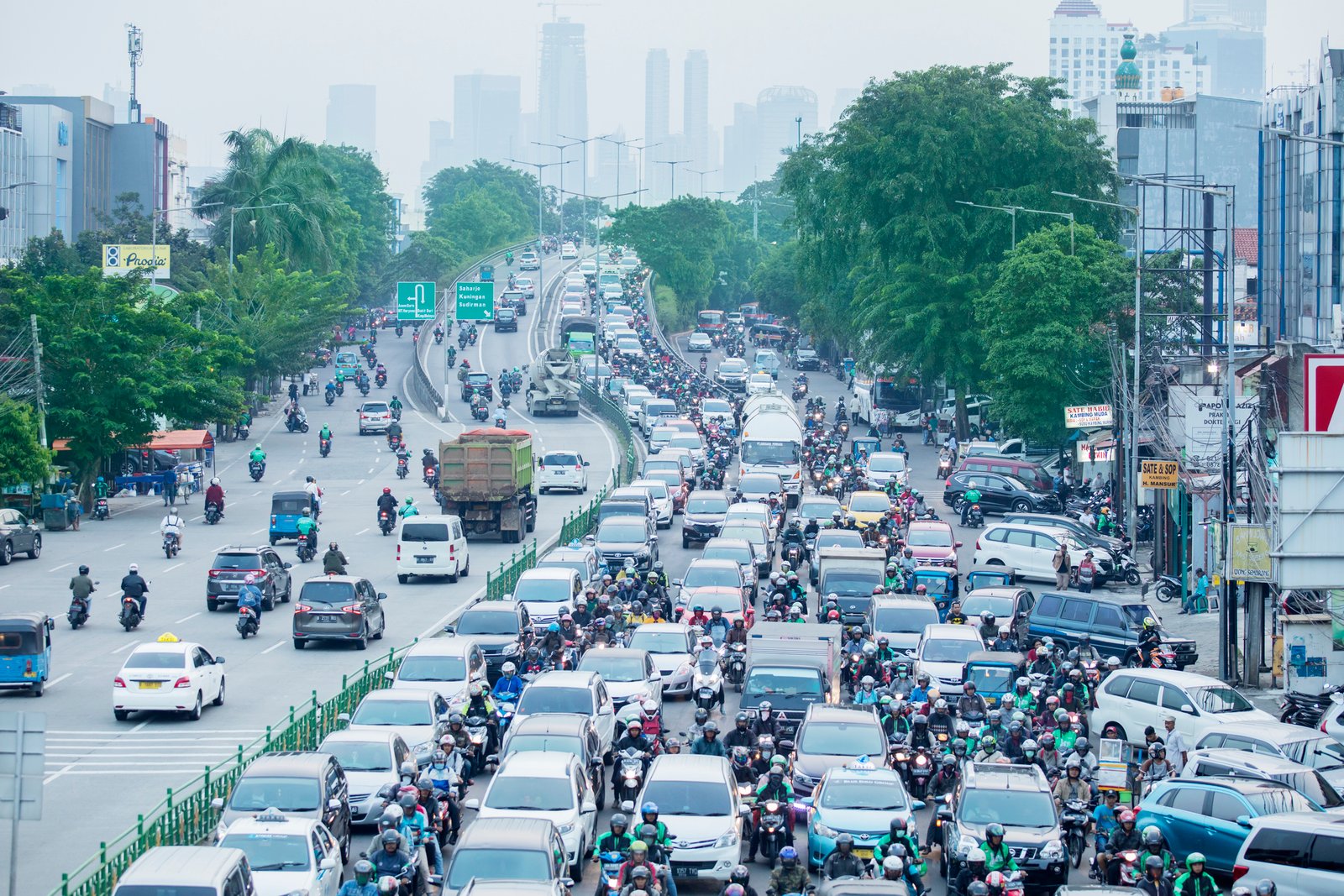 Penjualan mobil di Indonesia anjlok 13,8% pada bulan Maret