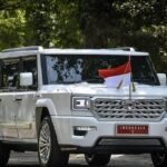 Prabowo Menggunakan Mobil Maung Buatan Indonesia Saat Tiba di Cebu