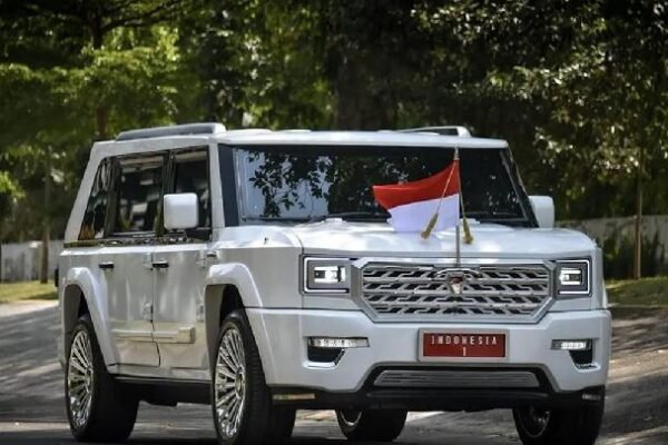 Prabowo Menggunakan Mobil Maung Buatan Indonesia Saat Tiba di Cebu