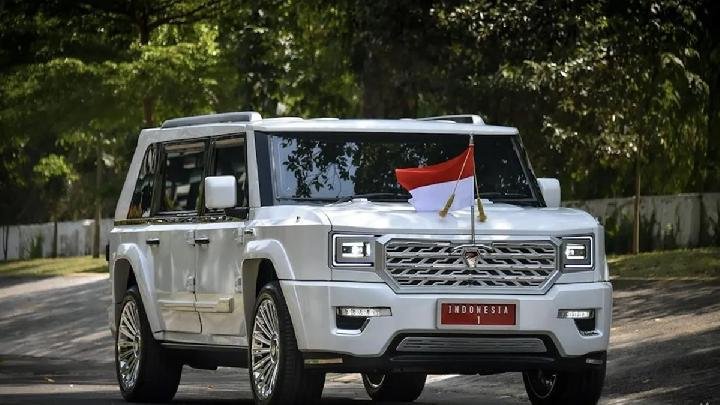 Prabowo Menggunakan Mobil Maung Buatan Indonesia Saat Tiba di Cebu