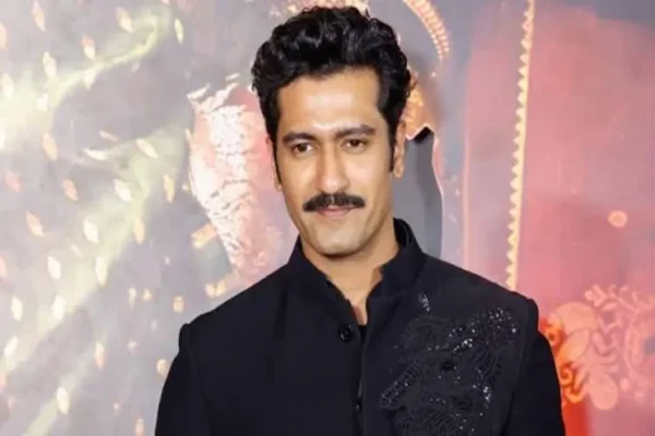 Vicky Kaushal menambah berat badannya sebanyak 12 kg, lalu menurunkan berat badannya sebanyak 15 kg untuk film *Love & War*